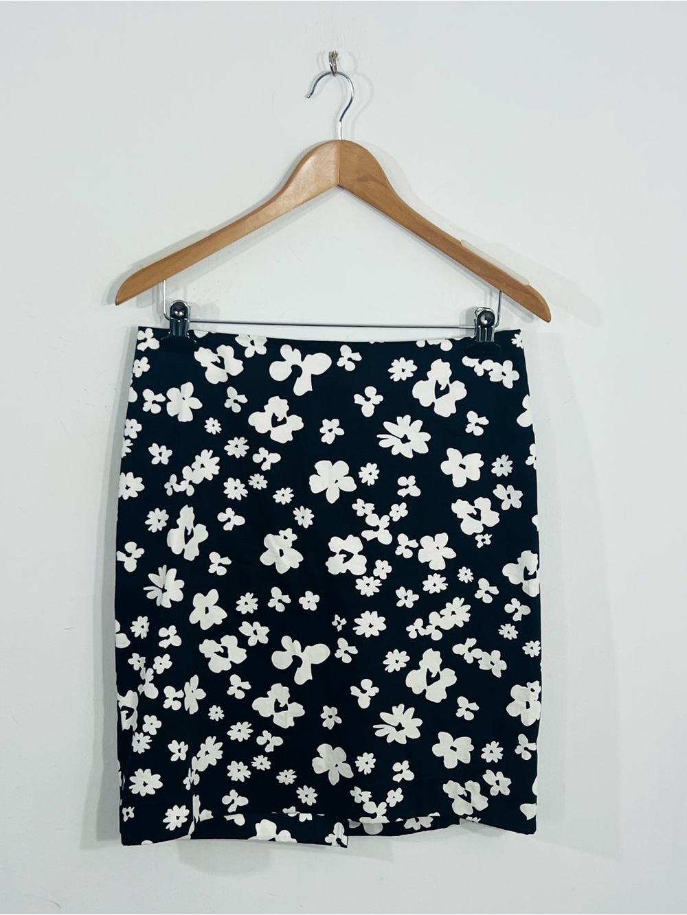 Talbots Petites 8P Black With White Floral Pencil Skirt Knit Cotton Stretch Zip